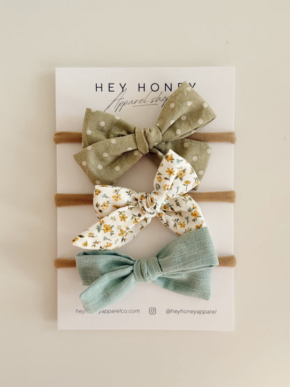 August Bow Set