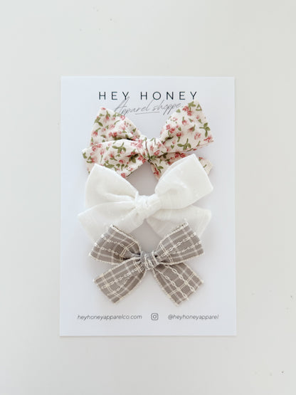 April Bow Set