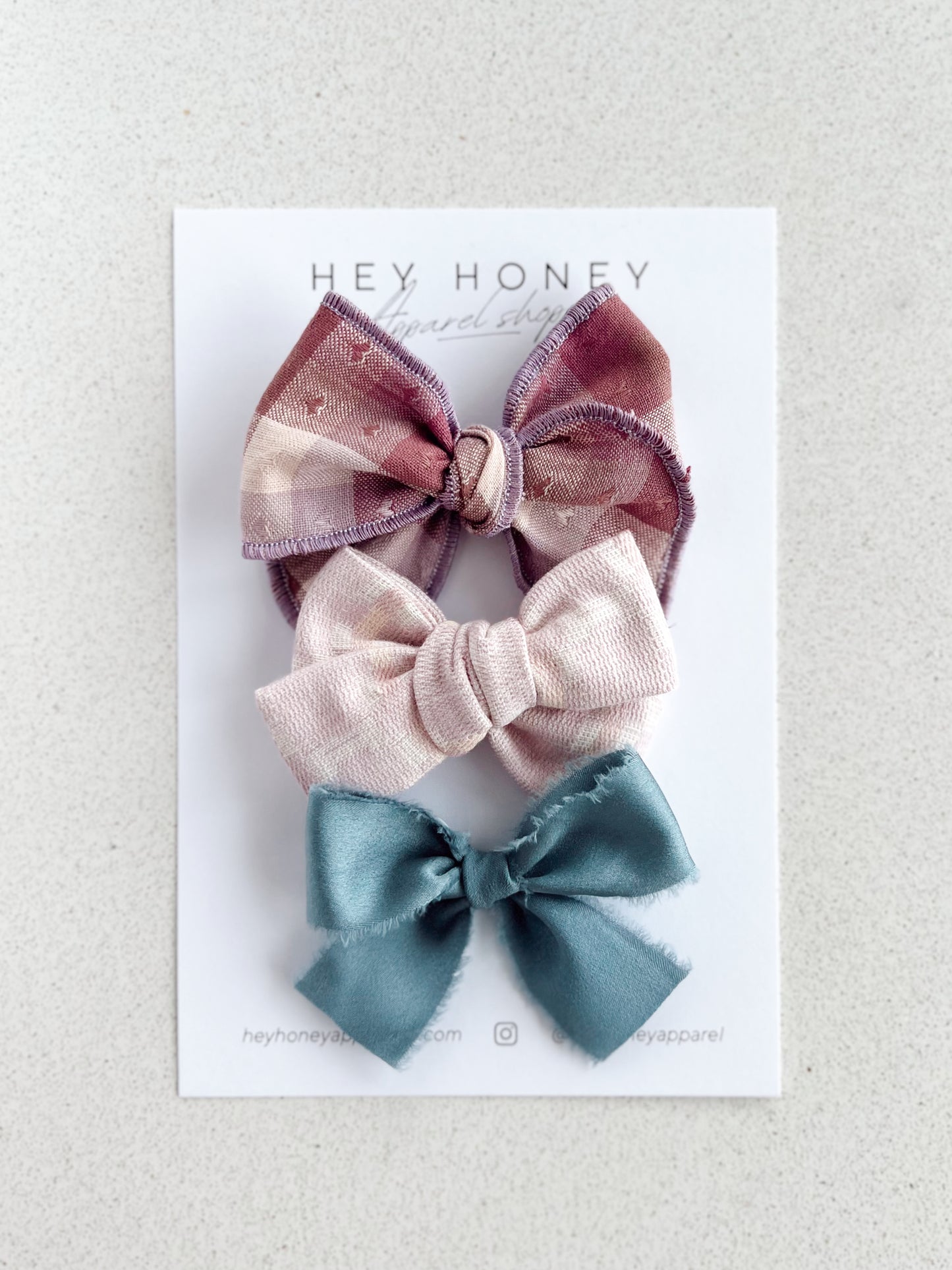 April Bow Set