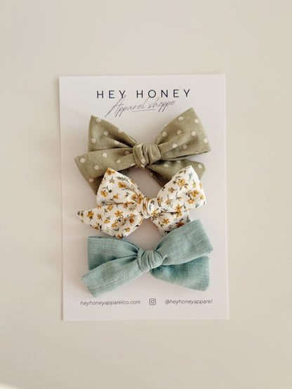 August Bow Set