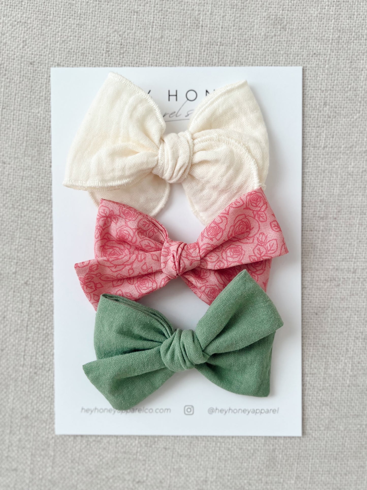 August Bow Set