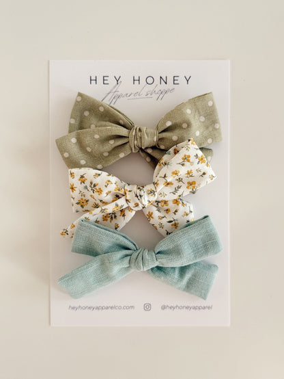 August Bow Set