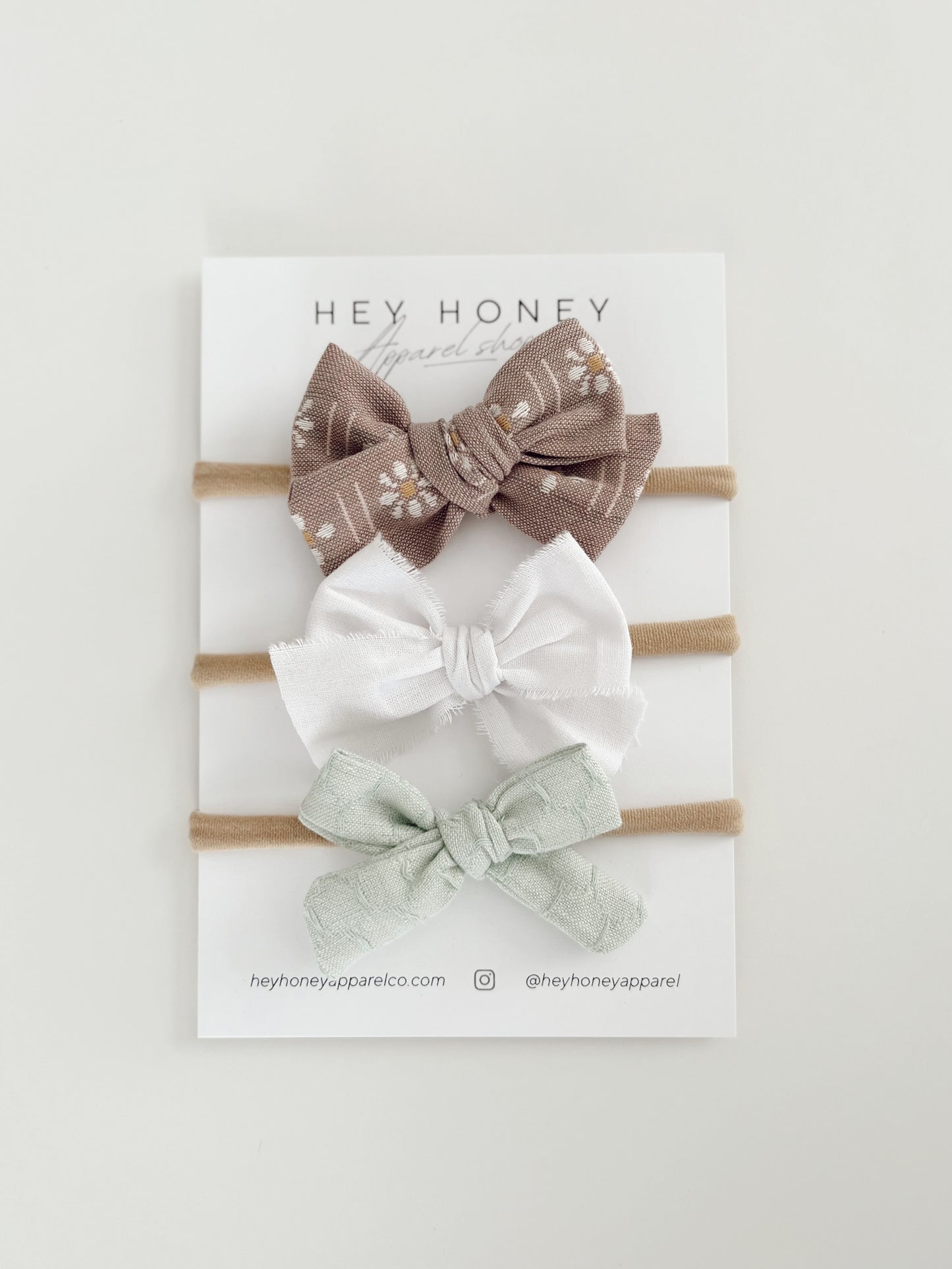 April Bow Set 2024