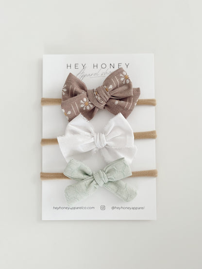April Bow Set 2024