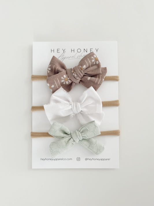 April Bow Set 2024